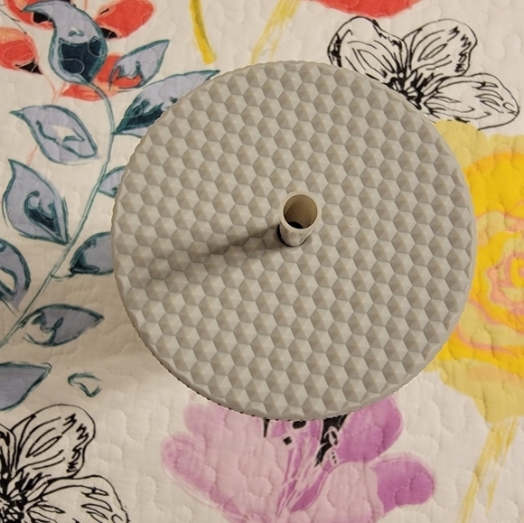 NWT Starbucks Light Gray Matte Studded Venti Tumbler LATAM 2022 Release - Picture 3 of 4